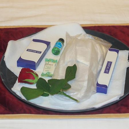 Hotel Crown Savoy, Near Railway Station & Guru Nanak Dev University Amritsar Eksteriør billede