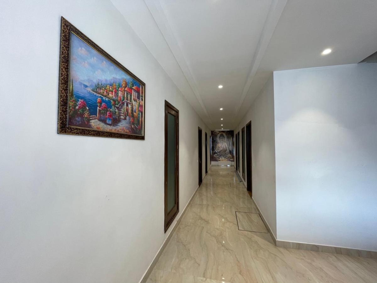 Hotel Crown Savoy, Near Railway Station & Guru Nanak Dev University Amritsar Eksteriør billede