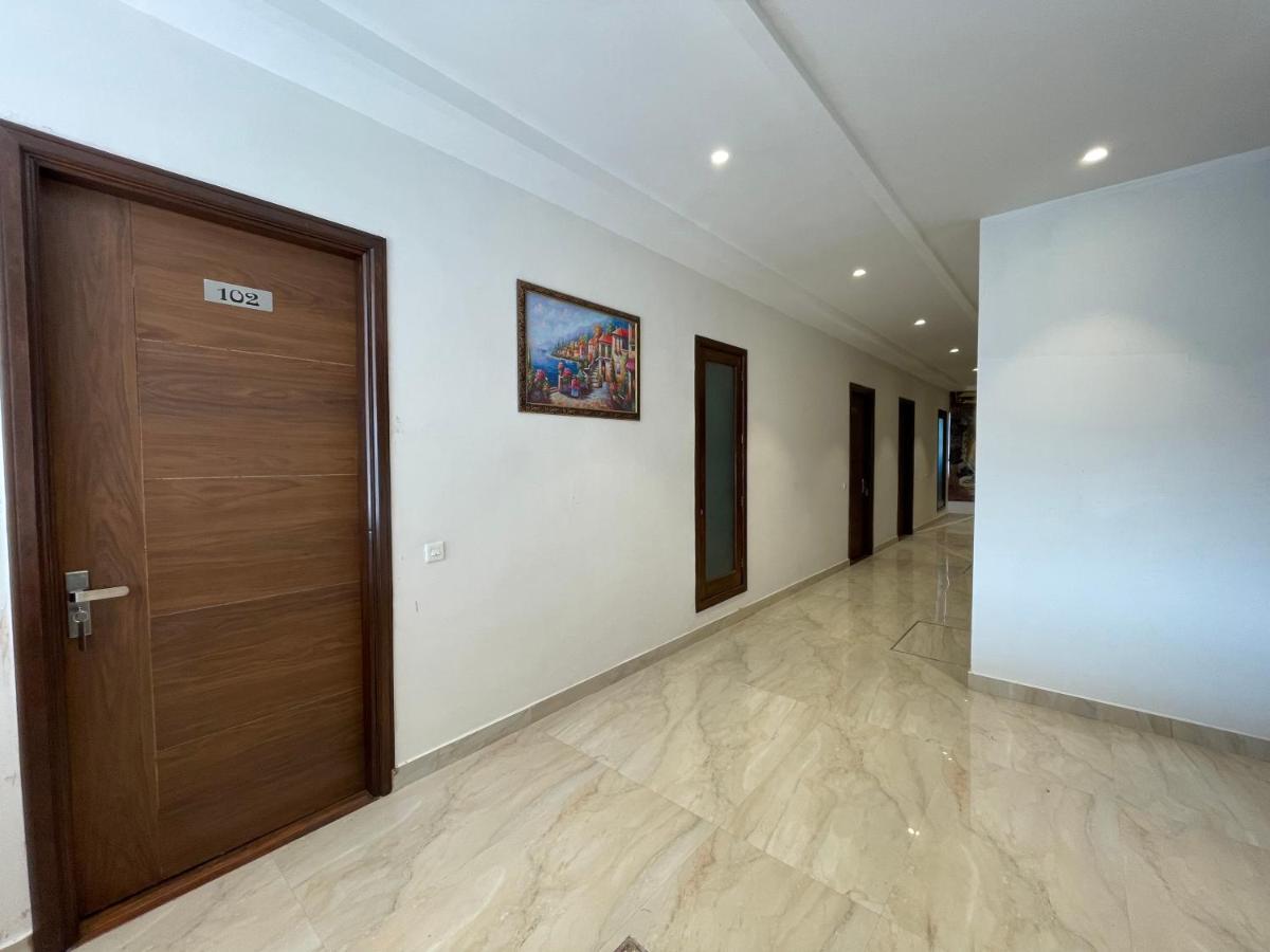 Hotel Crown Savoy, Near Railway Station & Guru Nanak Dev University Amritsar Eksteriør billede