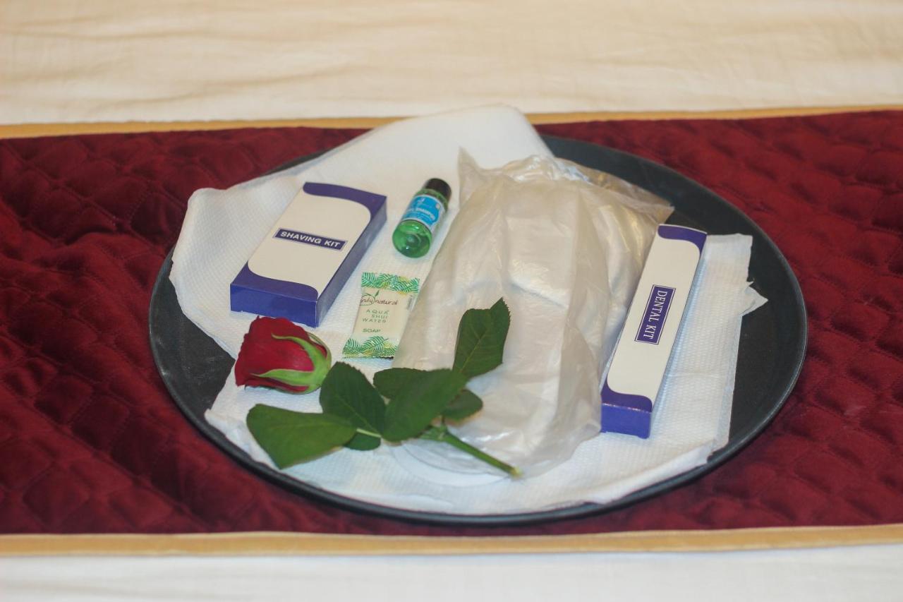 Hotel Crown Savoy, Near Railway Station & Guru Nanak Dev University Amritsar Eksteriør billede