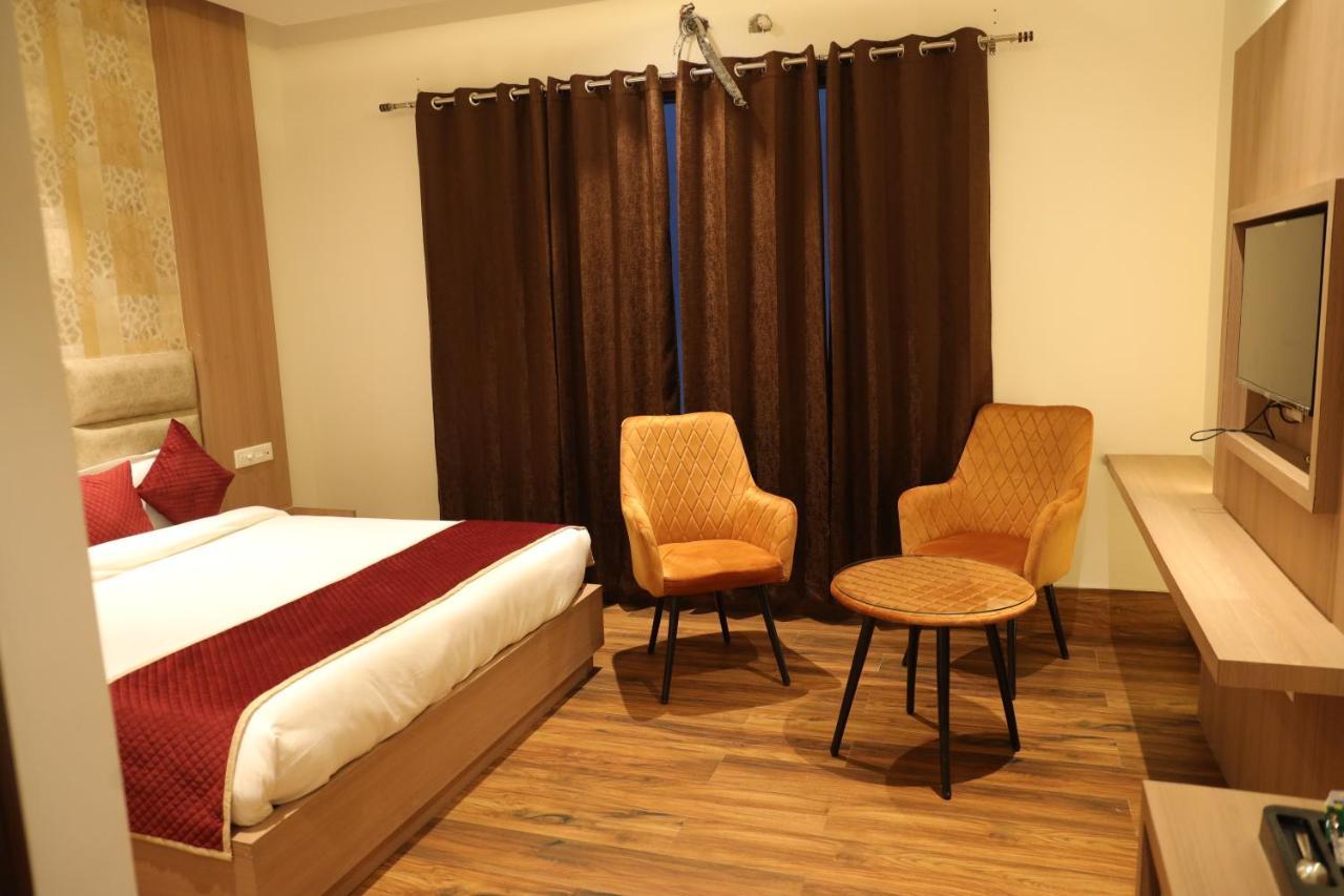 Hotel Crown Savoy, Near Railway Station & Guru Nanak Dev University Amritsar Eksteriør billede
