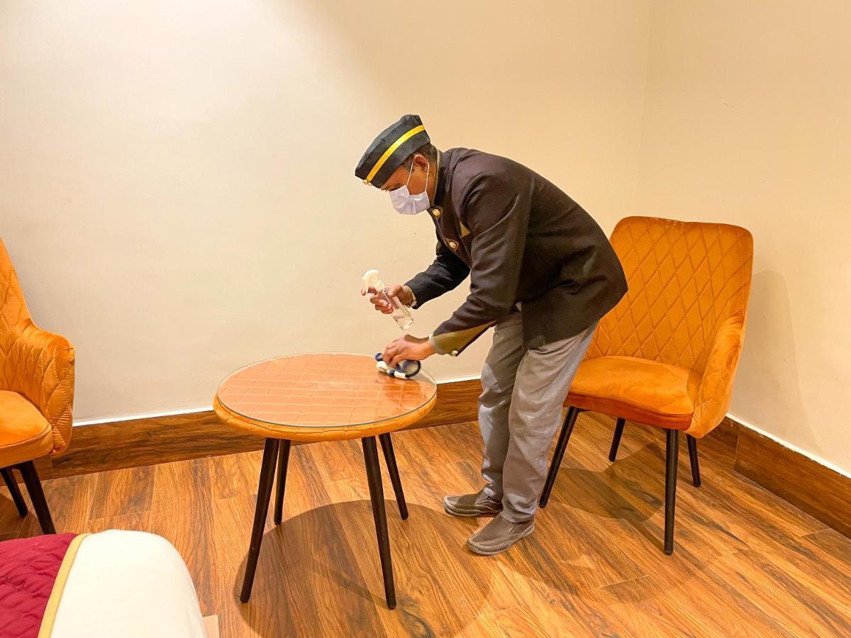Hotel Crown Savoy, Near Railway Station & Guru Nanak Dev University Amritsar Eksteriør billede