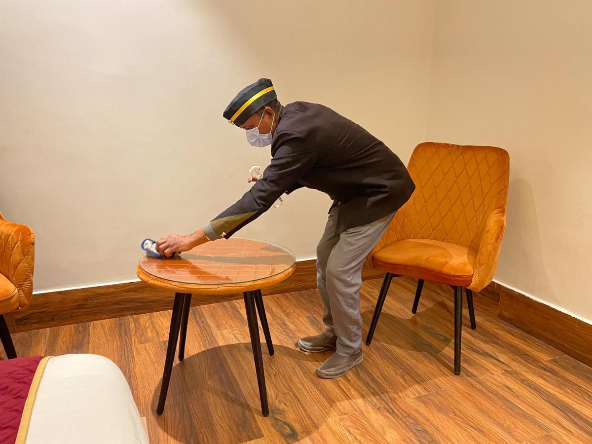 Hotel Crown Savoy, Near Railway Station & Guru Nanak Dev University Amritsar Eksteriør billede