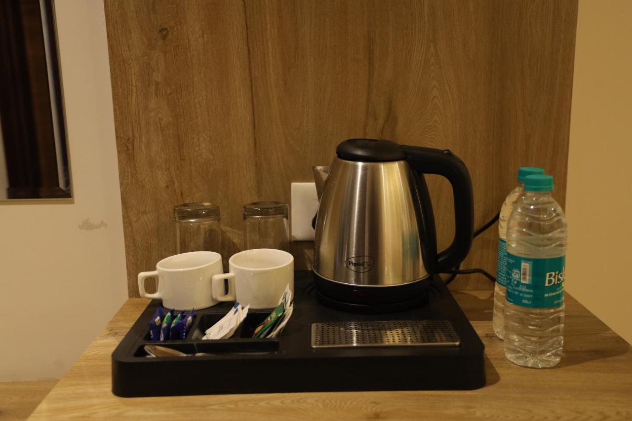 Hotel Crown Savoy, Near Railway Station & Guru Nanak Dev University Amritsar Eksteriør billede